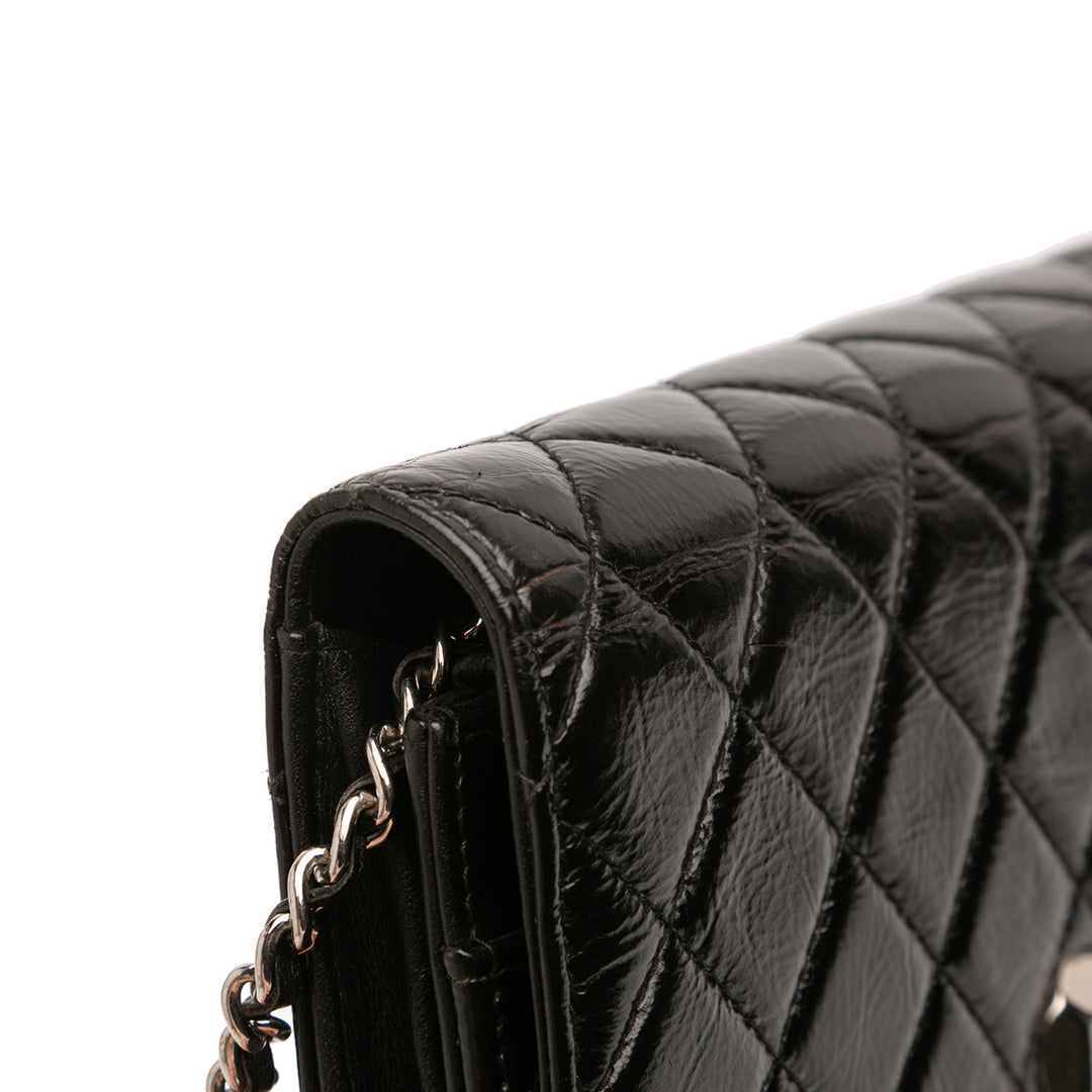 Chanel CC Matelassé froissé Cuir verni Wallet on Chain
