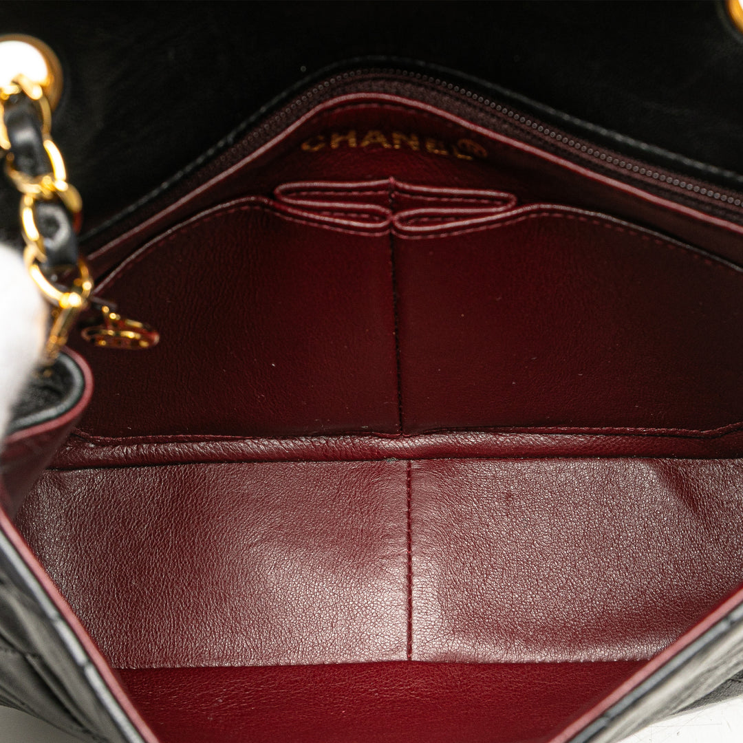 Chanel Small Square Quilted Cuir d’agneau Flap Noir