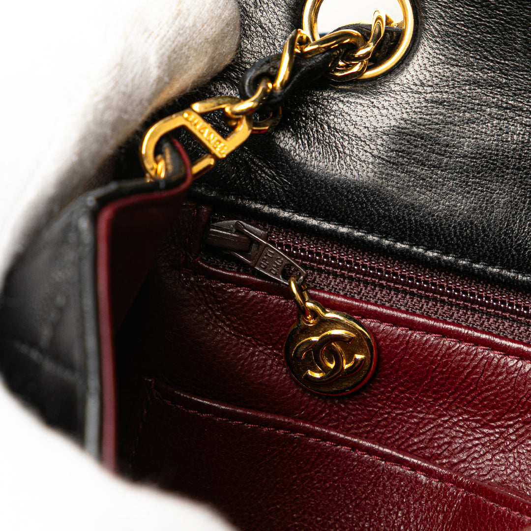 Chanel Small Square Quilted Cuir d’agneau Flap Noir