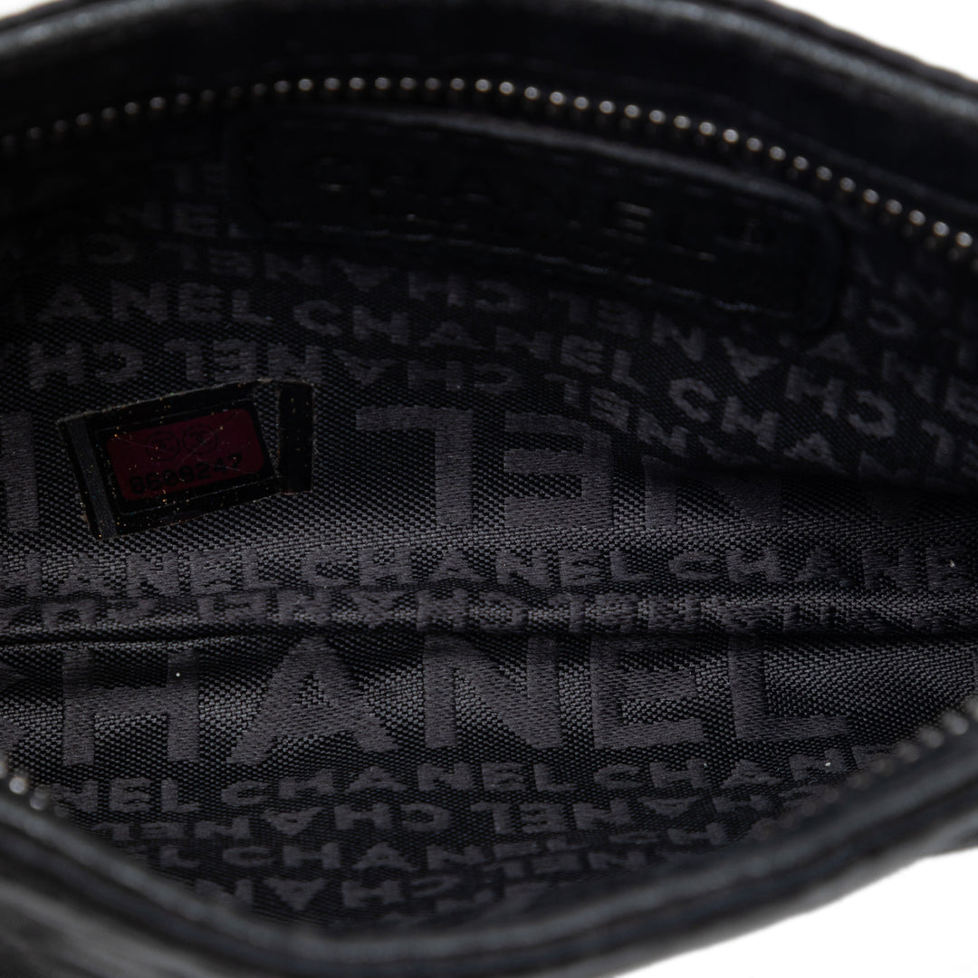 Chanel embossé Camellia Chaîne Pochette Satin