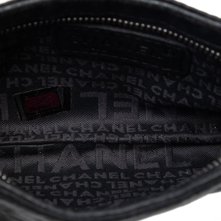 Chanel embossé Camellia Chaîne Pochette Satin