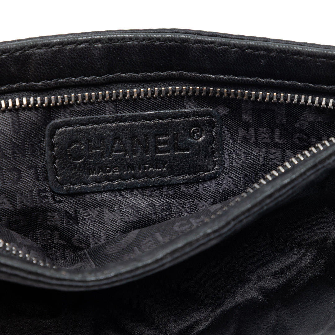 Chanel embossé Camellia Chaîne Pochette Satin