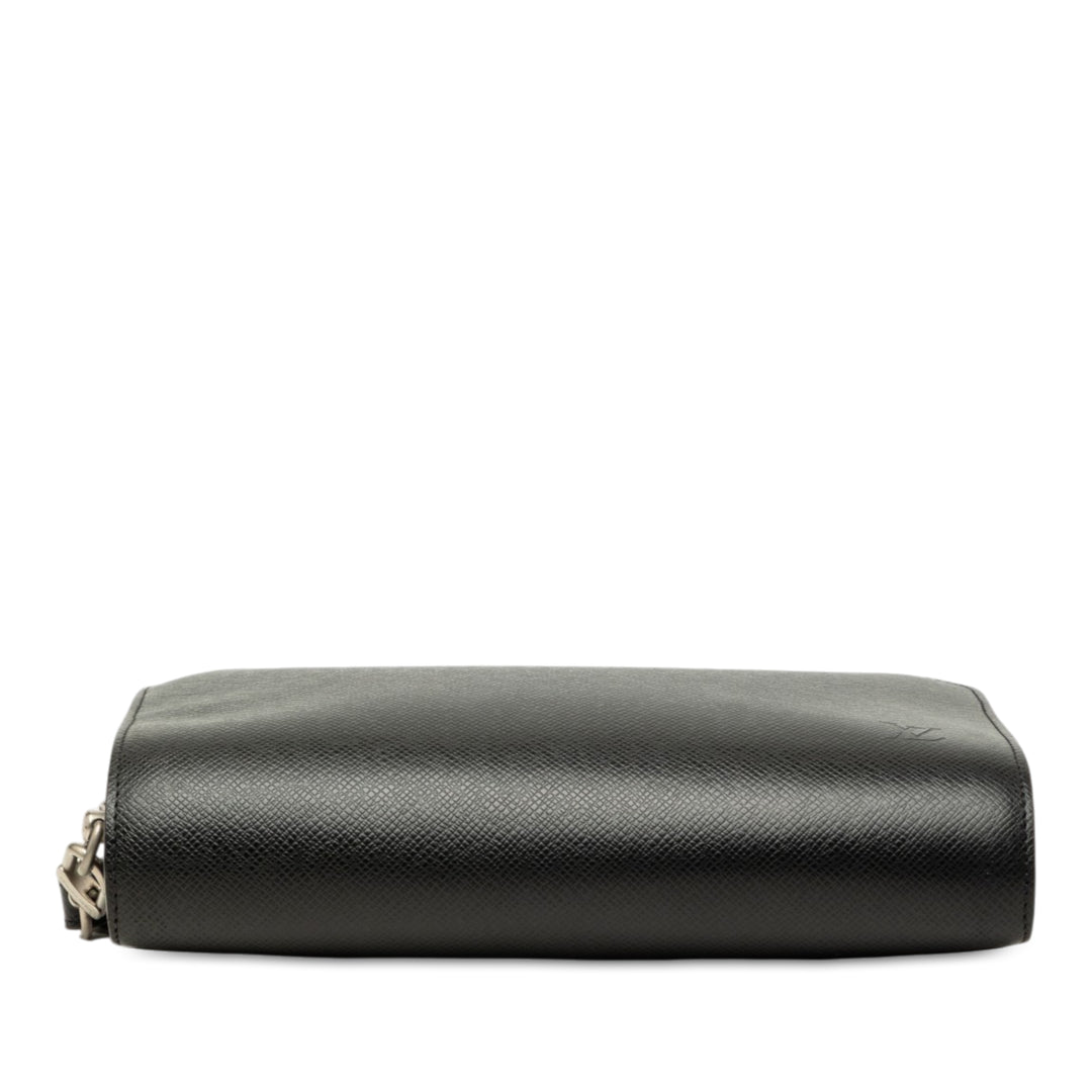 Louis Vuitton Taiga Pochette Baikal Noir – vue 3 – GABY PARIS