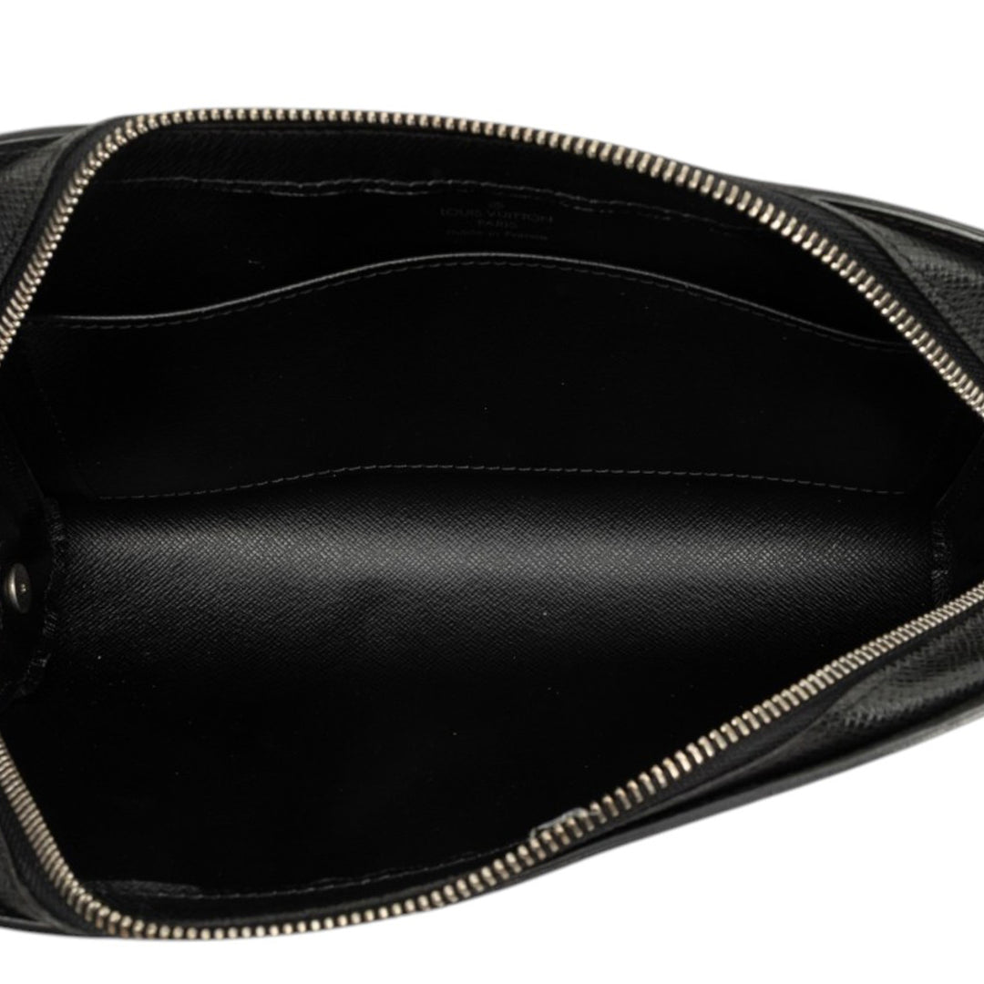 Louis Vuitton Taiga Pochette Baikal Noir – vue 4 – GABY PARIS