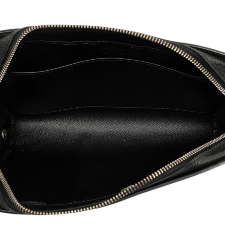 Louis Vuitton Taiga Pochette Baikal Noir – vue 4 – GABY PARIS