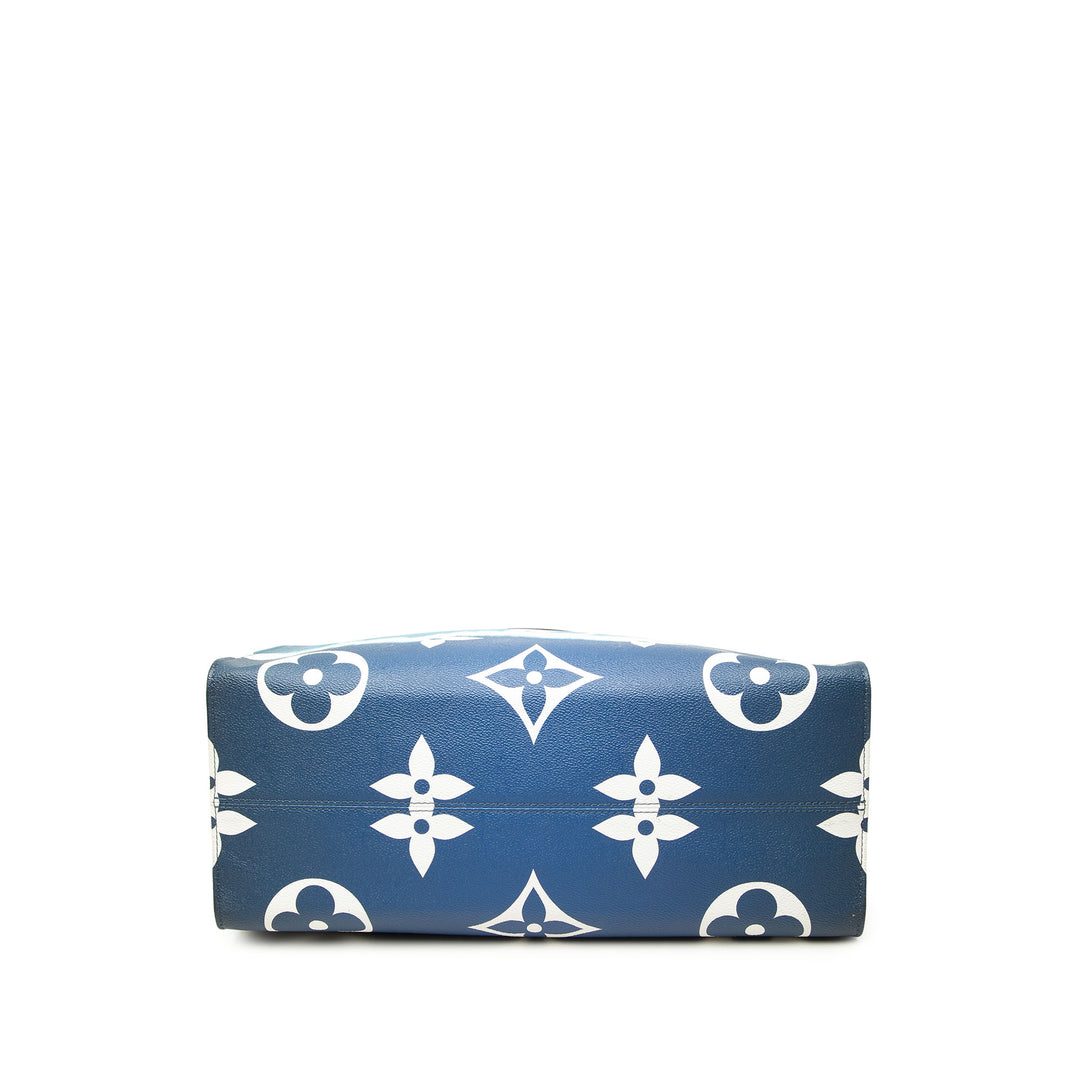 Louis Vuitton Sac à main Giant Escale OntheGo Monogram GM Bleu – vue 3 – GABY PARIS