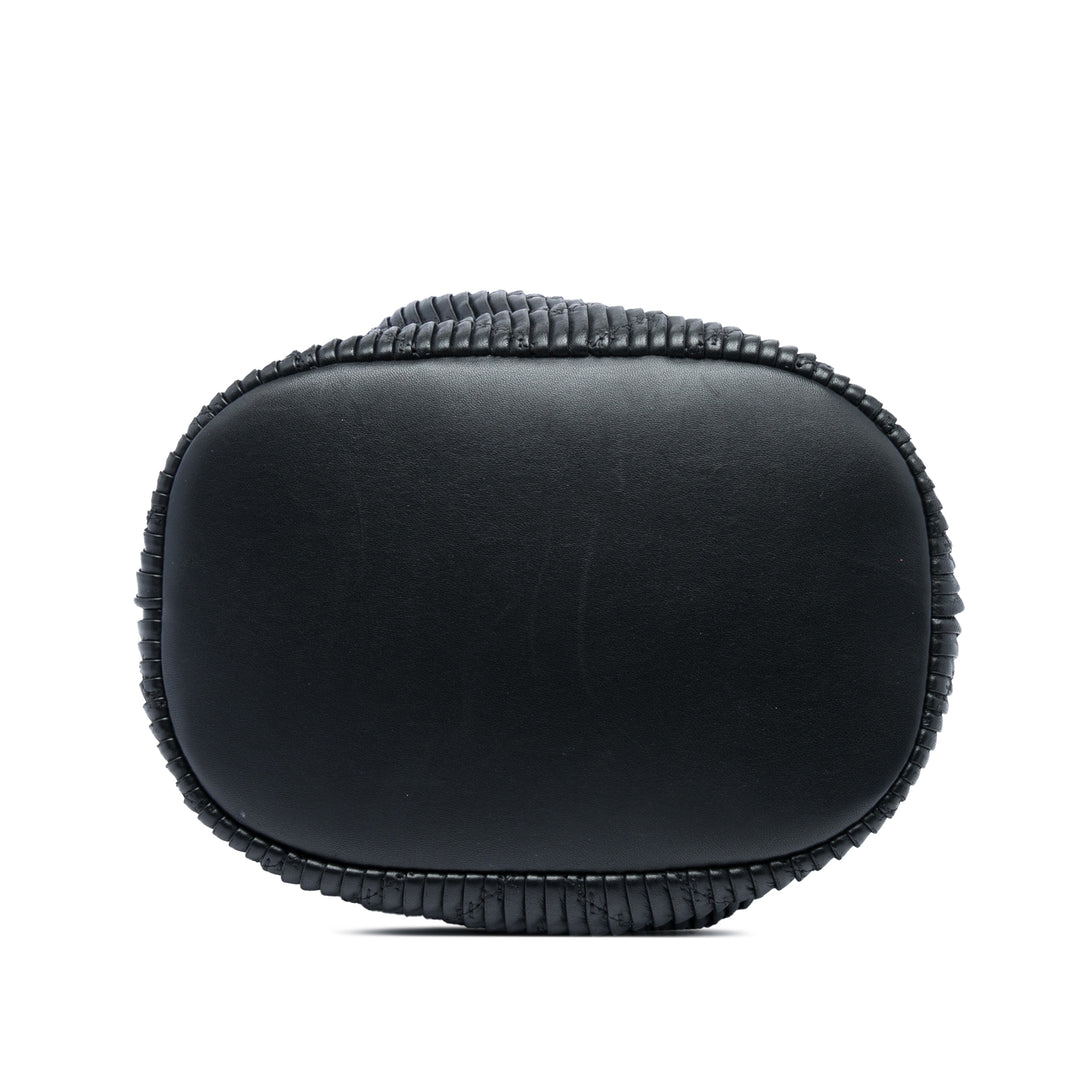 Chanel Froissé Coco Pleats Sac à cordon seau Moyen Cuir de veau Noir