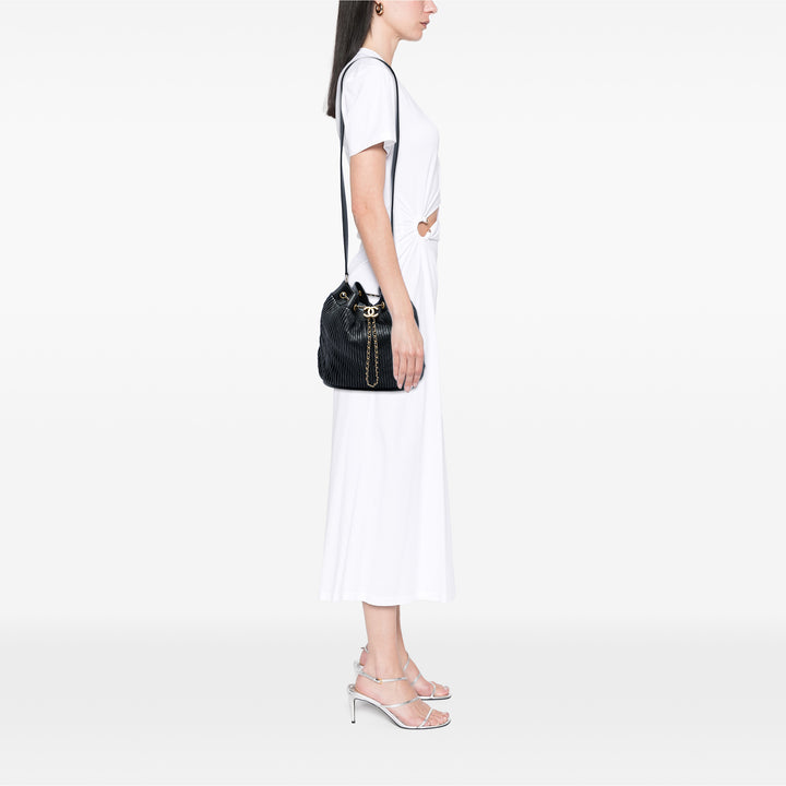 Chanel Froissé Coco Pleats Sac à cordon seau Moyen Cuir de veau Noir