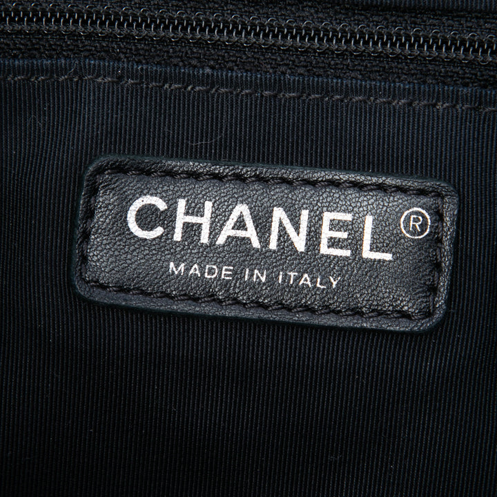 Chanel Édition limitée Tweed Girl Jacket Pochette avec chaîne