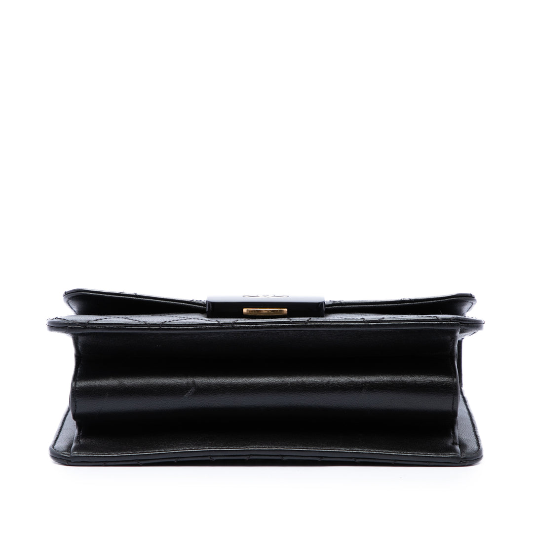Chanel Matelassé Beauty Lock à rabat Moyen de mouton Noir – vue 3 – GABY PARIS