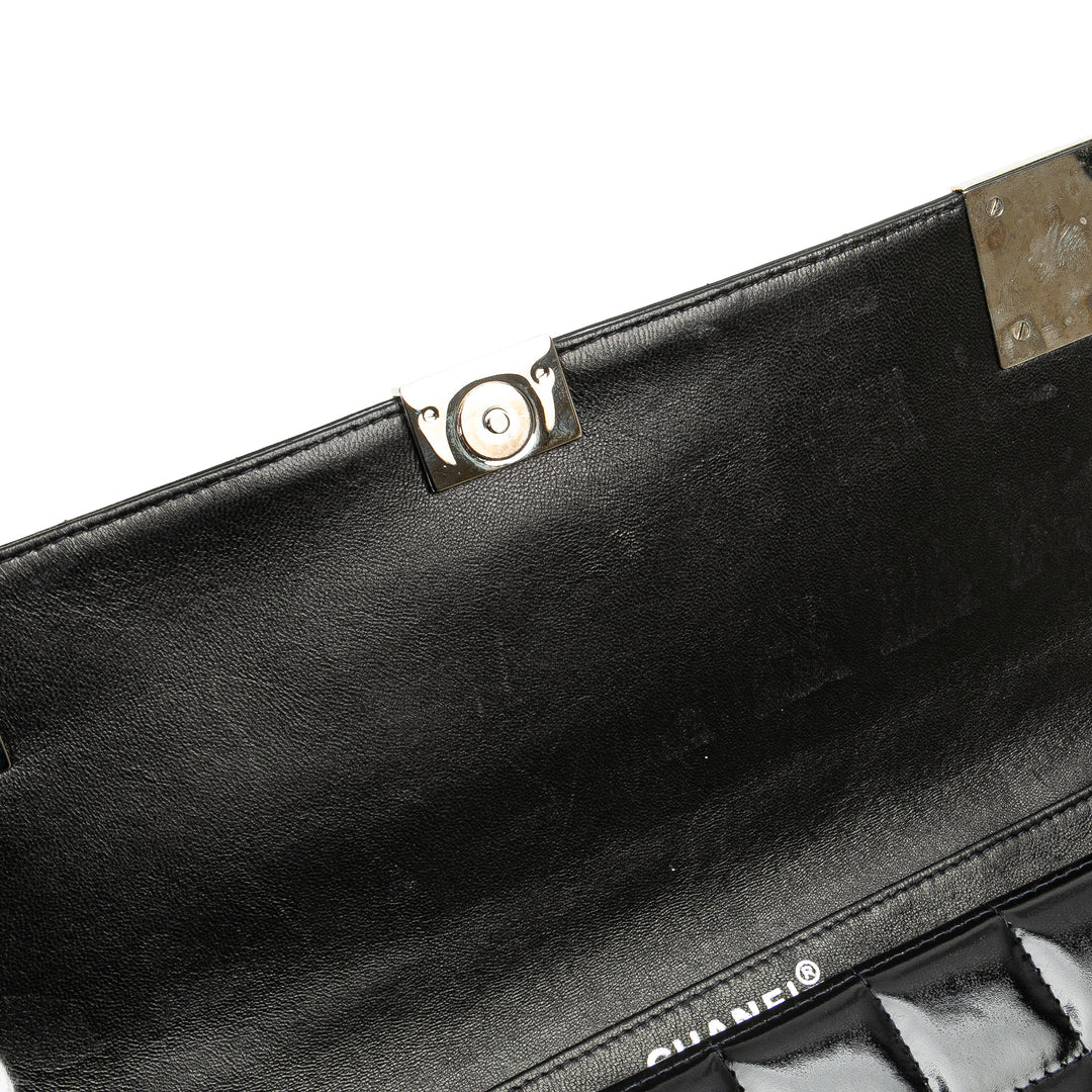 Chanel CC Chocolate Bar Cuir verni Pochette on Chain Noir – GABY PARIS Authentique