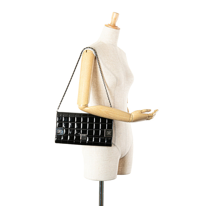 Chanel CC Chocolate Bar Cuir verni Pochette on Chain Noir – GABY PARIS Authentique
