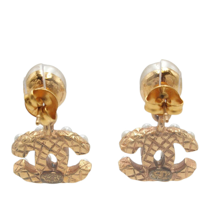 Chanel CC plaqué Perles fantaisie pendantes fermoir poussette Boucles d'oreilles Doré – vue 2 – GABY PARIS