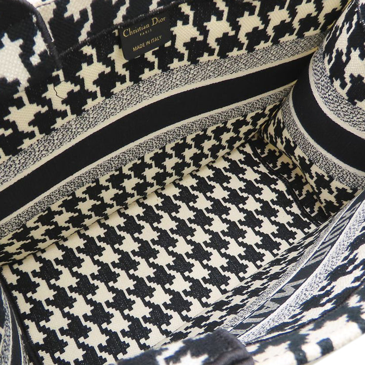 Dior Medium Toile Houndstooth brodé Book Cabas