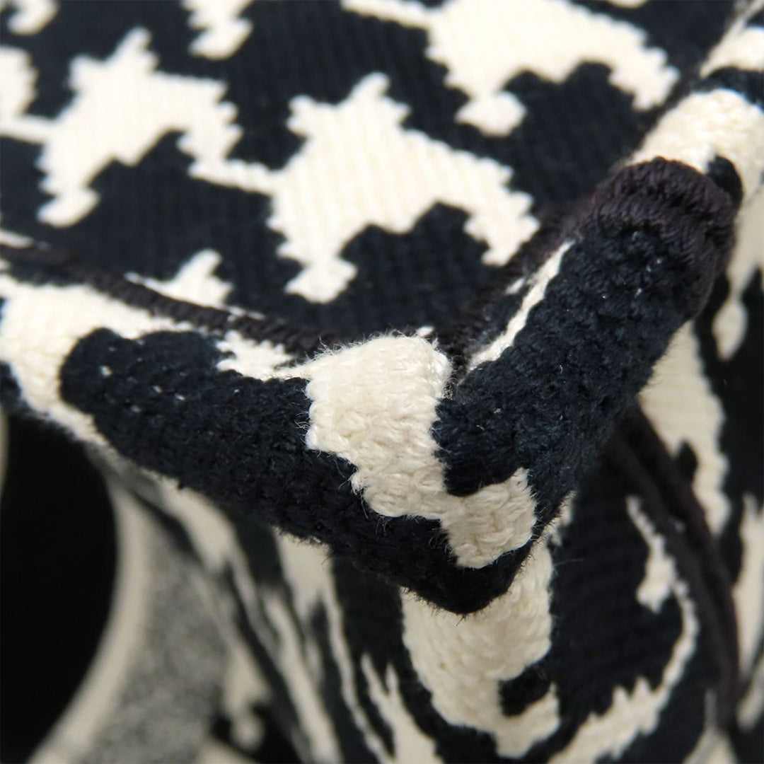 Dior Medium Toile Houndstooth brodé Book Cabas