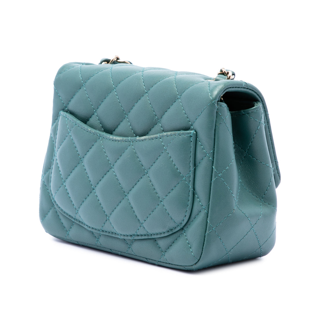 Chanel Sac bandoulière Classic Carré Rabat simple Mini Cuir d'agneau Vert – vue 2 – GABY PARIS