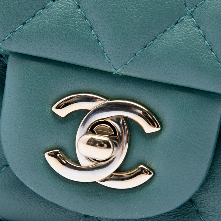 Chanel Sac bandoulière Classic Carré Rabat simple Mini Cuir d'agneau Vert – vue 5 – GABY PARIS