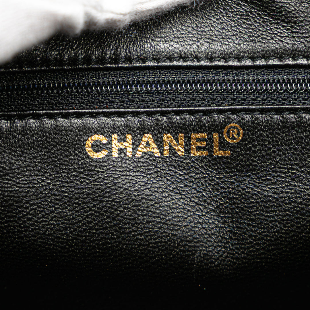 Chanel CC Chocolate Bar Daim Chain Camera Bag Noir – GABY PARIS Authentique