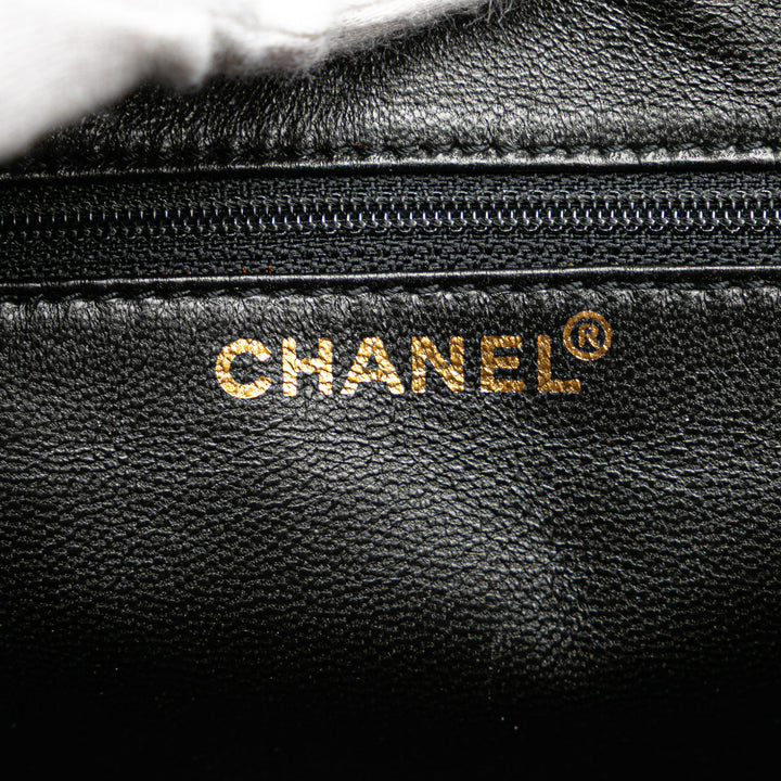 Chanel CC Chocolate Bar Daim Chain Camera Bag Noir – GABY PARIS Authentique