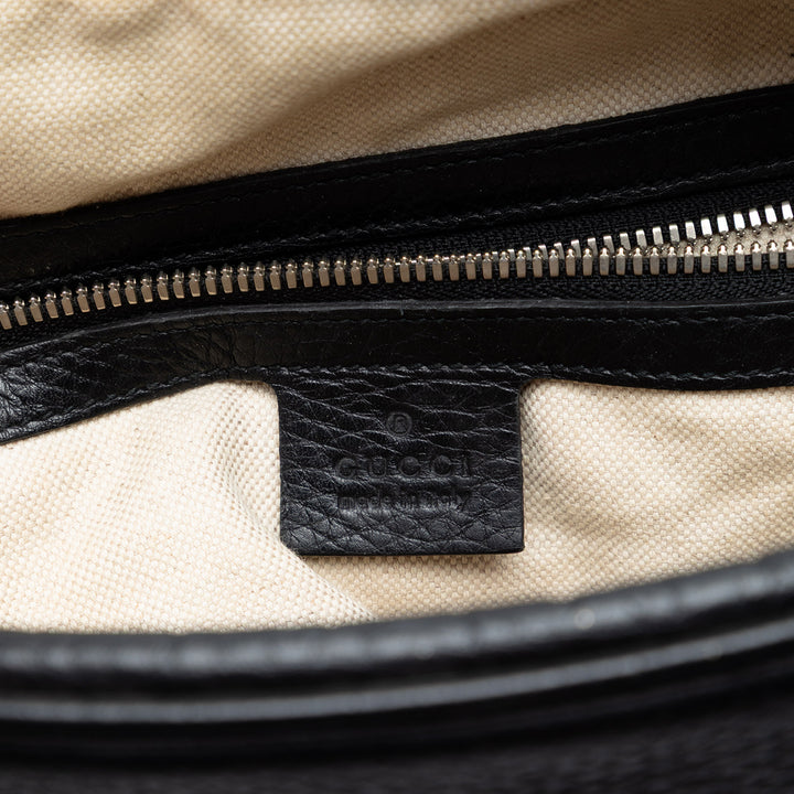 Gucci Medium Pebbled Cuir de veau Soho Messenger Sac