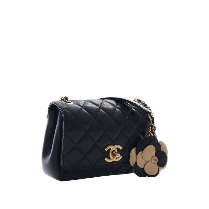 Chanel Sac bandoulière Matelassé Private Affair Camellia à rabat Petit Cuir d'agneau Noir – vue 12 – GABY PARIS
