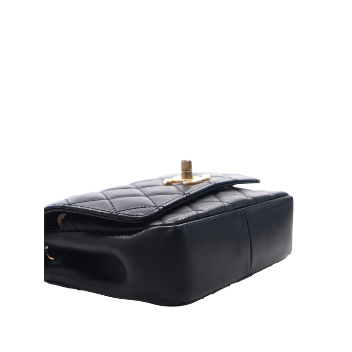 Chanel Sac bandoulière Matelassé Private Affair Camellia à rabat Petit Cuir d'agneau Noir – vue 14 – GABY PARIS