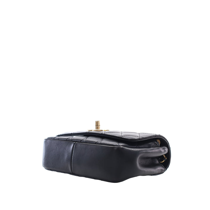 Chanel Sac bandoulière Matelassé Private Affair Camellia à rabat Petit Cuir d'agneau Noir – vue 15 – GABY PARIS