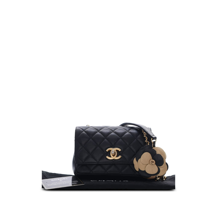 Chanel Sac bandoulière Matelassé Private Affair Camellia à rabat Petit Cuir d'agneau Noir – vue 5 – GABY PARIS