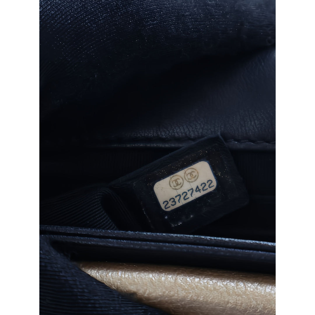 Chanel Sac bandoulière Matelassé Private Affair Camellia à rabat Petit Cuir d'agneau Noir – vue 7 – GABY PARIS