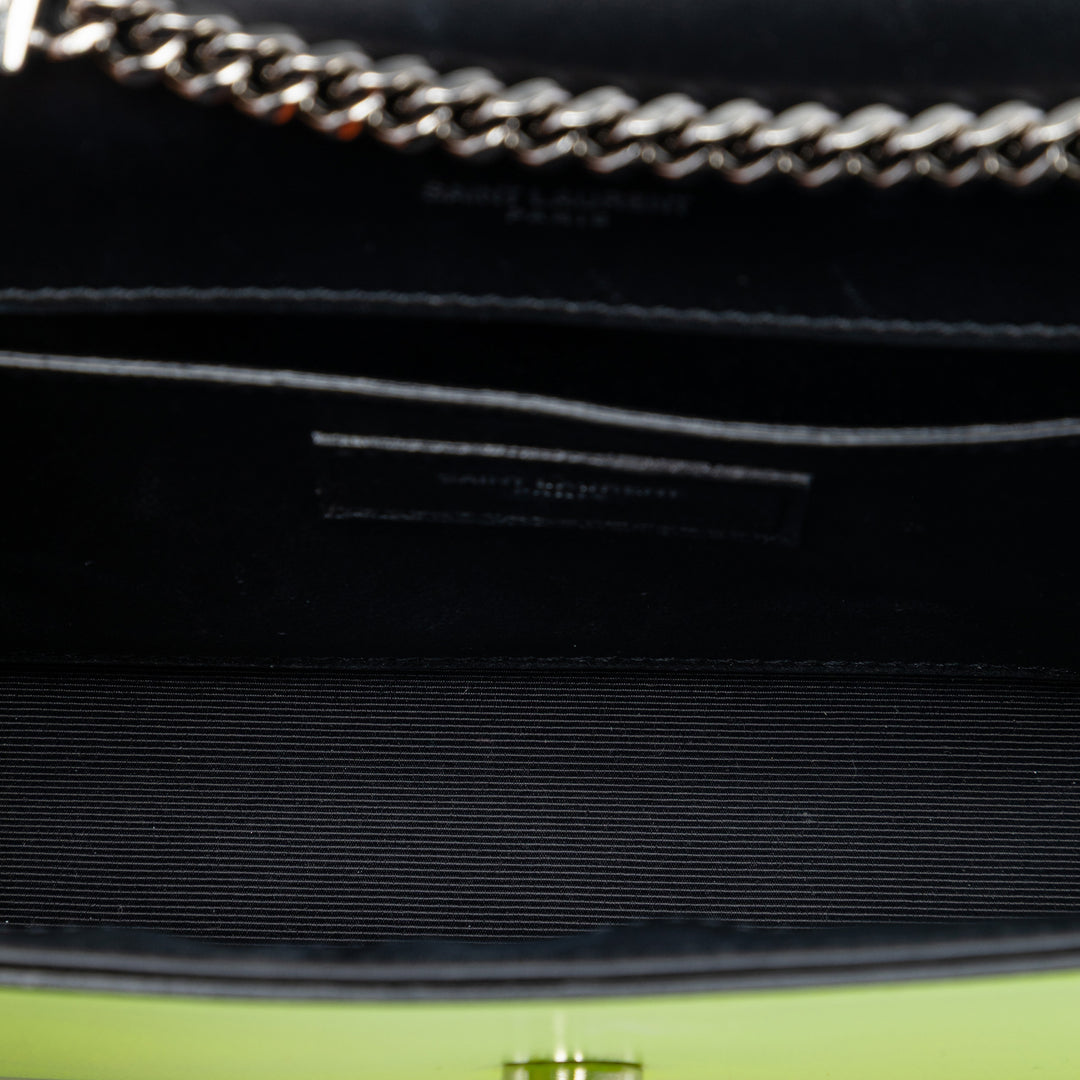 Saint Laurent Small Cuir verni Grain de Poudre Monogram Kate Sac porté croisé
