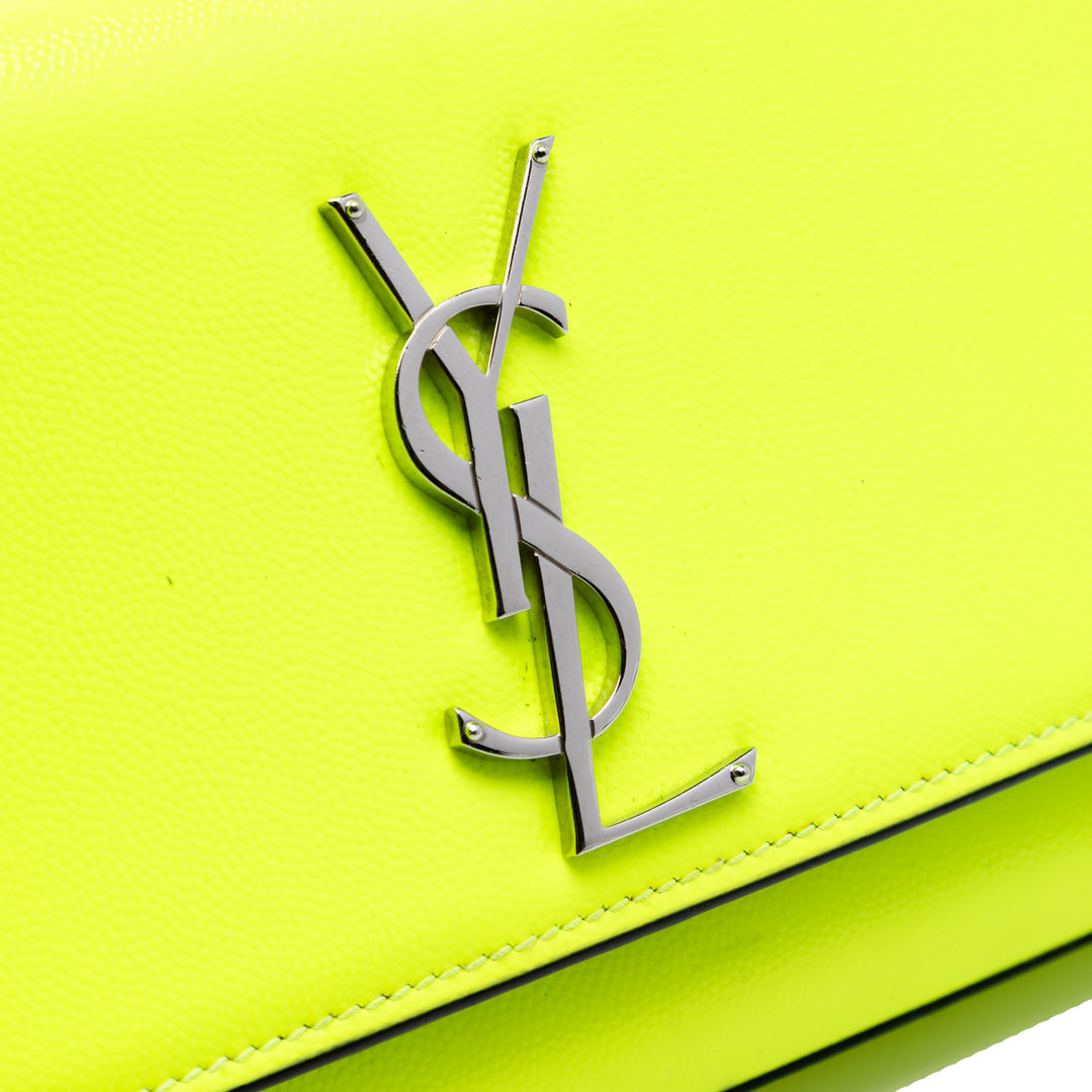 Saint Laurent Small Cuir verni Grain de Poudre Monogram Kate Sac porté croisé