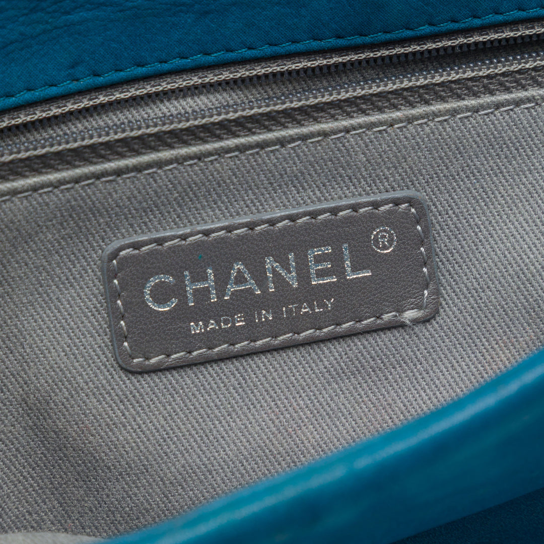 Chanel Iridescent Cuir de veau East Glint à rabat