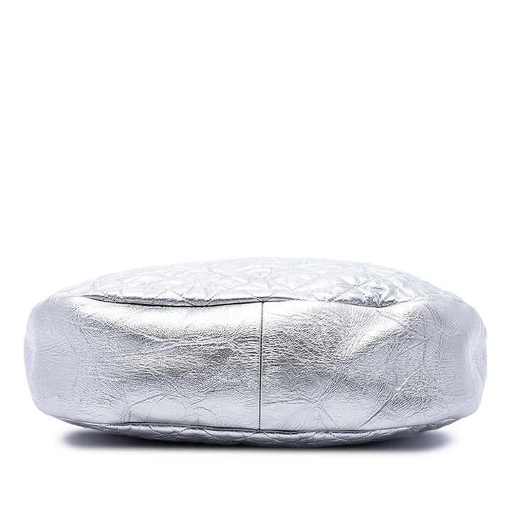 Chanel Cabas Matelassé Froissé Métallisé 31 Cuir de veau Argenté – vue 3 – GABY PARIS