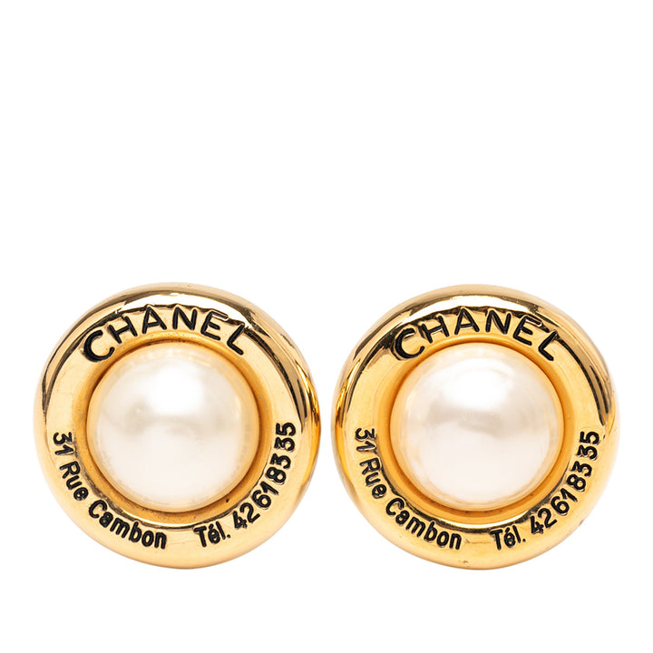 Chanel plaqué Perles fantaisie Rond Clip on Boucle d’oreilles