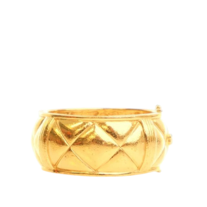 Chanel CC Doré Plated Quilted Wide Cuff Bracelet Doré – GABY PARIS Authentique