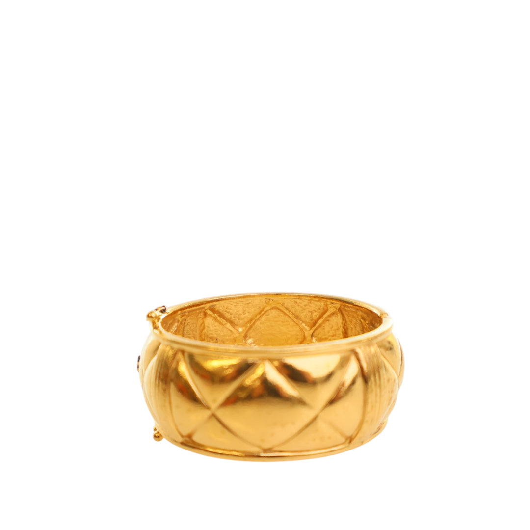 Chanel CC Doré Plated Quilted Wide Cuff Bracelet Doré – GABY PARIS Authentique