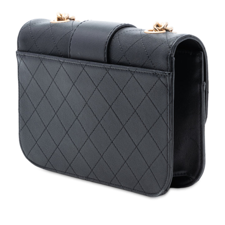 Chanel Matelassé Cuir de veau Front Chain à rabat – GABY PARIS Authentique