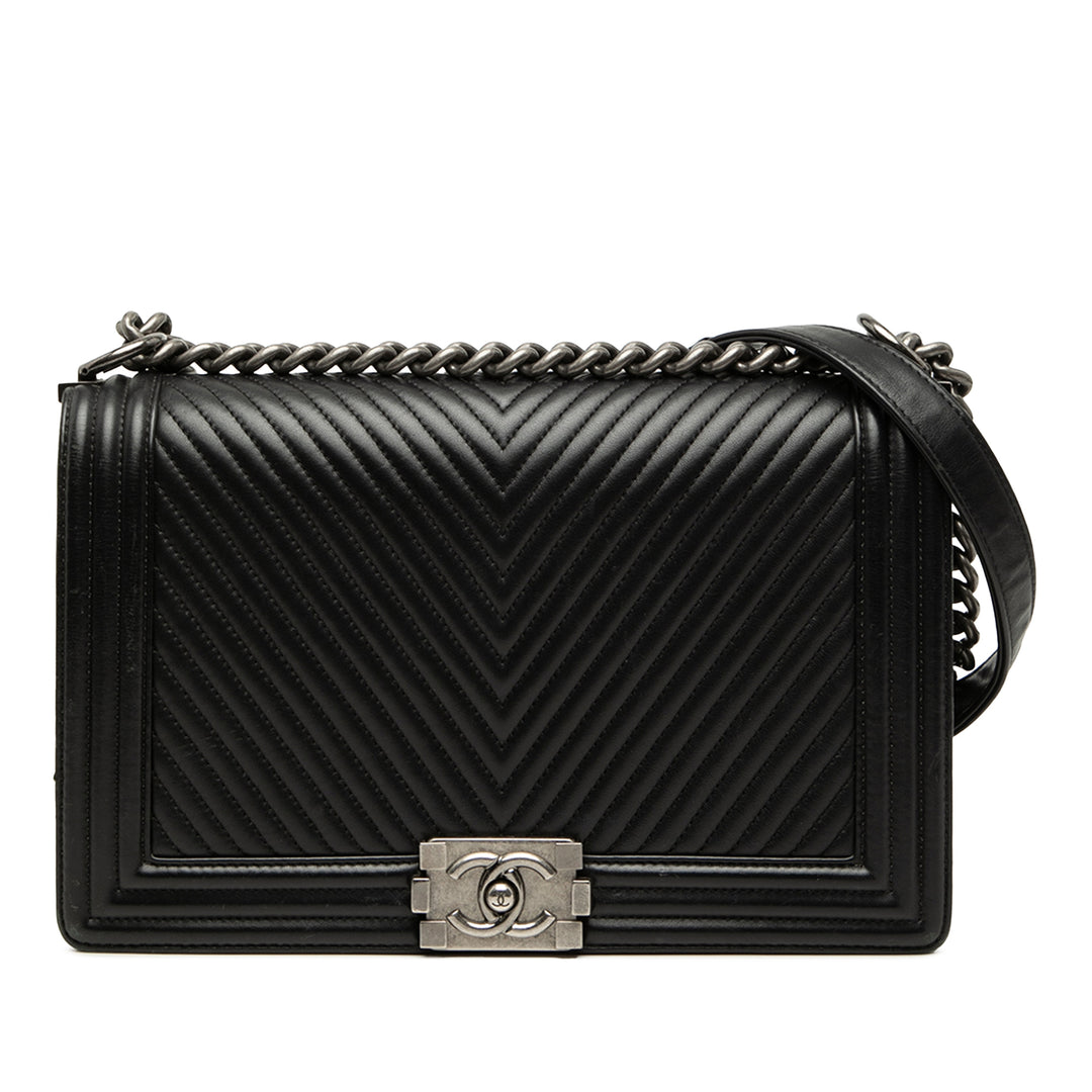 Chanel Medium Chevron Cuir d’agneau Boy à rabat