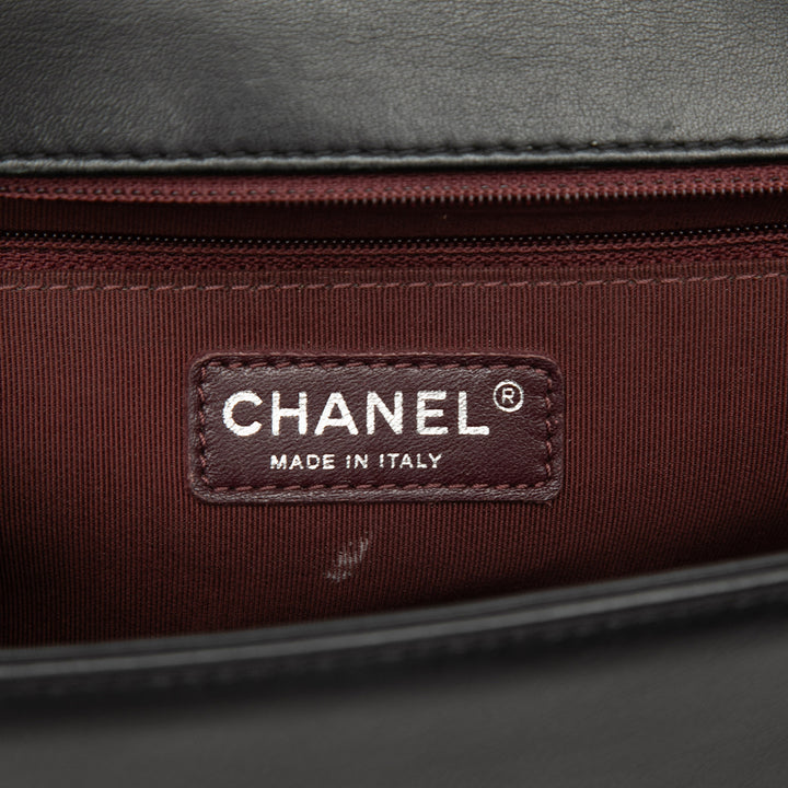 Chanel Medium Chevron Cuir d’agneau Boy à rabat