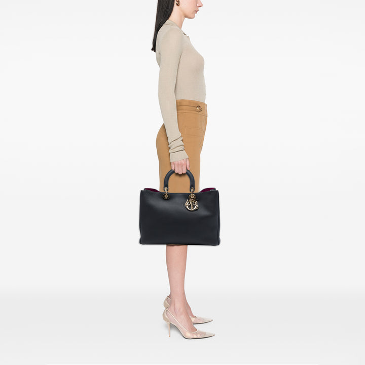 Dior Sac à main Pebbled Diorissimo Grand Cuir de veau Noir – vue 6 – GABY PARIS