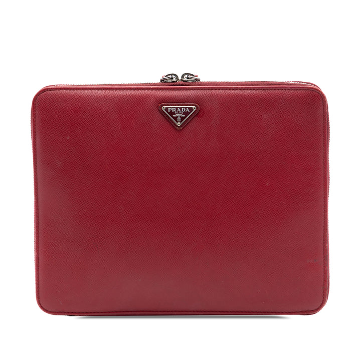 Prada Étui Zippé iPad Saffiano Rouge – vue principale – GABY PARIS