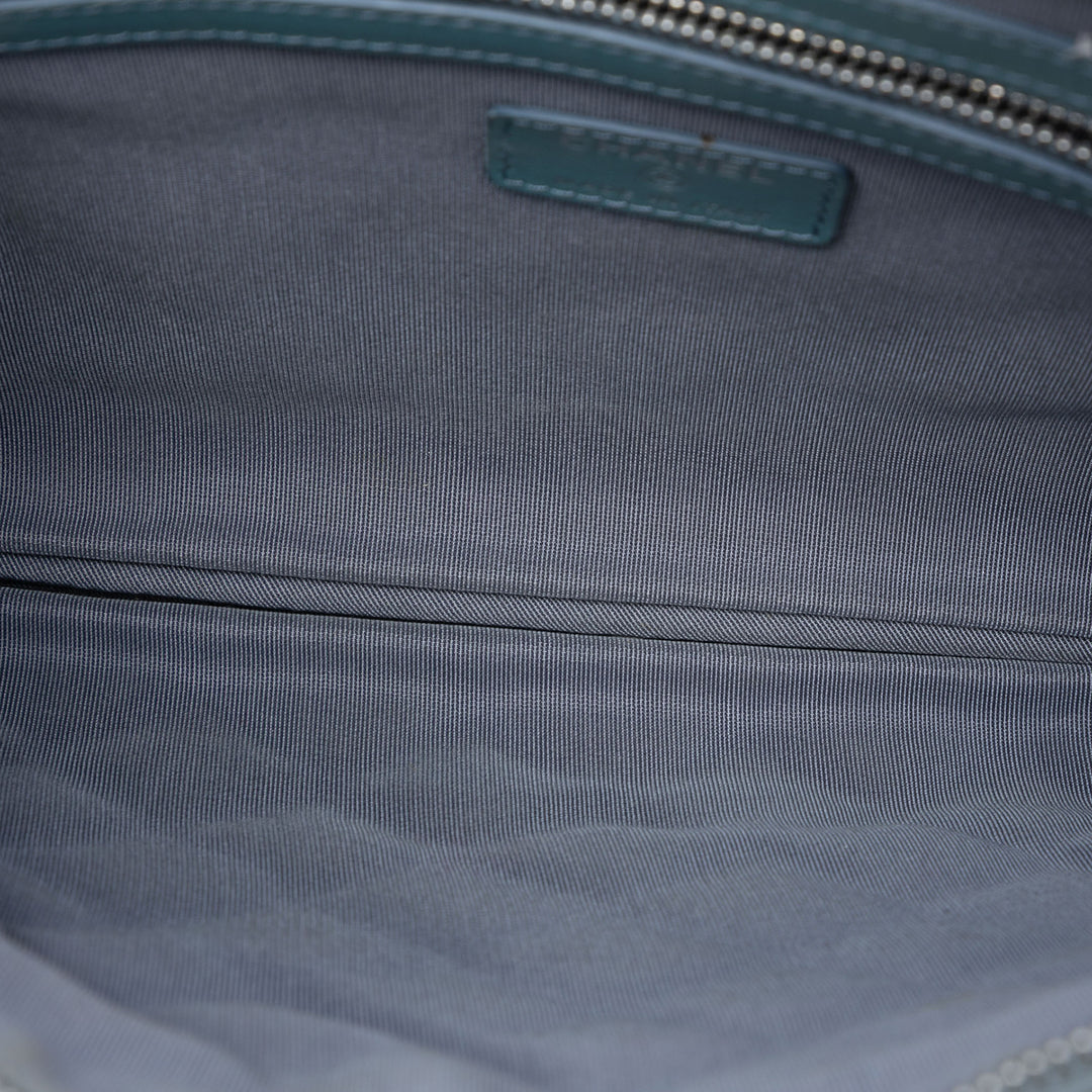 Chanel Medium Matelassé Metallic vieilli Cuir de veau O Étui Pochette – GABY PARIS Authentique