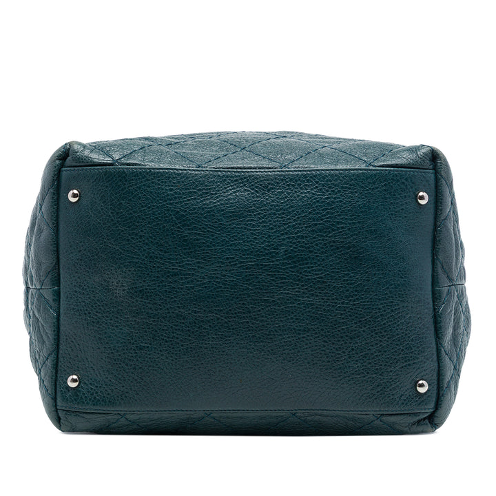 Chanel Matelassé Glacé On The Road Sac seau Cuir de veau Bleu – vue 3 – GABY PARIS