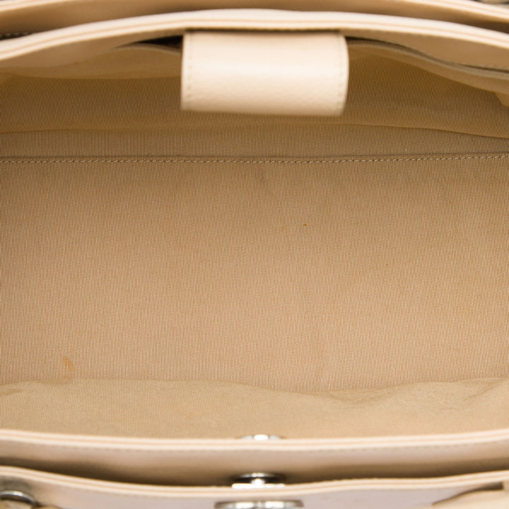 Chanel Medium Cuir de veau Executive Cerf Shopper Cabas