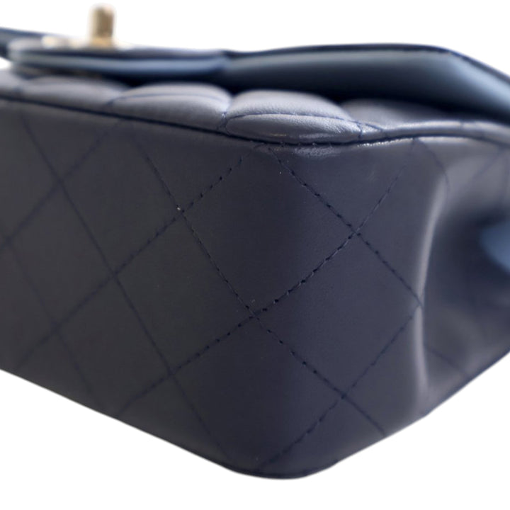 Chanel Mini Rectangular Cuir d’agneau anse supérieure à rabat