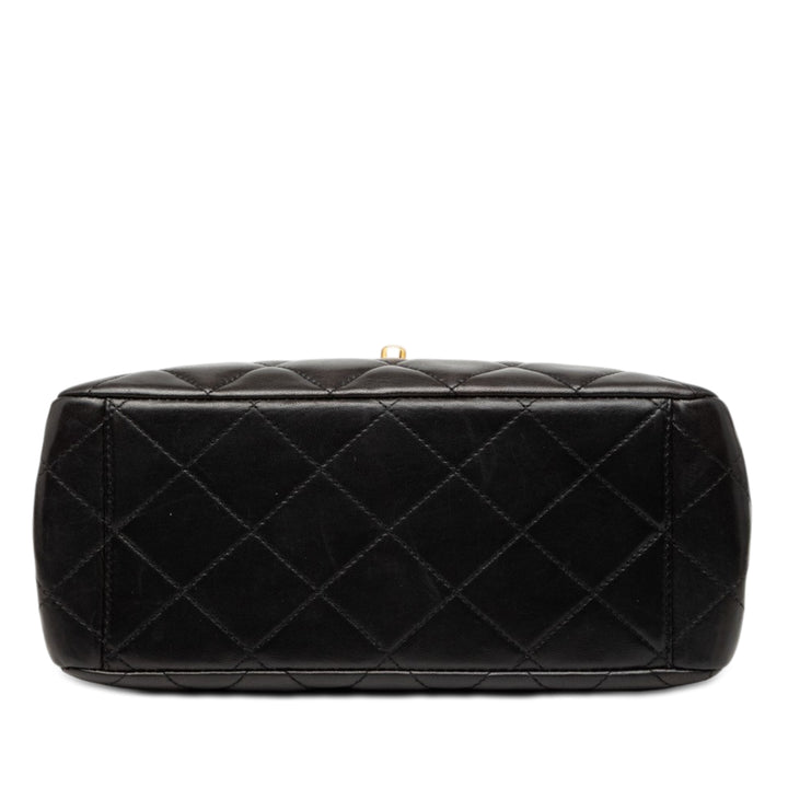 Chanel CC Matelassé Cuir d’agneau Half Moon à rabat