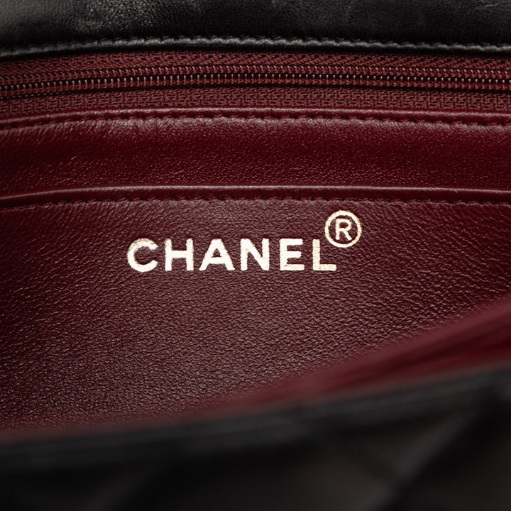 Chanel CC Matelassé Cuir d’agneau Half Moon à rabat