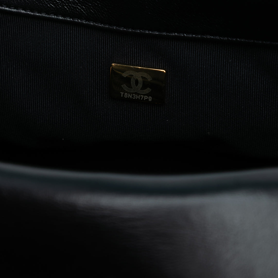 Chanel Mini Matelassé Cuir d’agneau Lacquered Chain à rabat