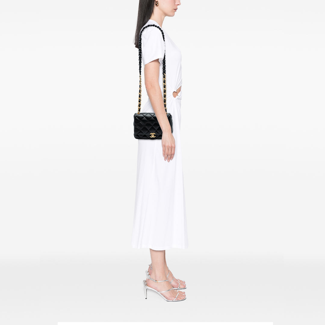 Chanel Mini Matelassé Cuir d’agneau Lacquered Chain à rabat