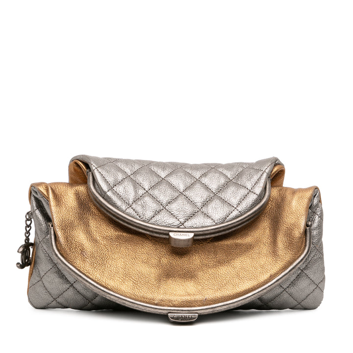 Chanel Quilted Métallisé Goatskin Tabatiere Kisslock Foldover Pochette Argenté
